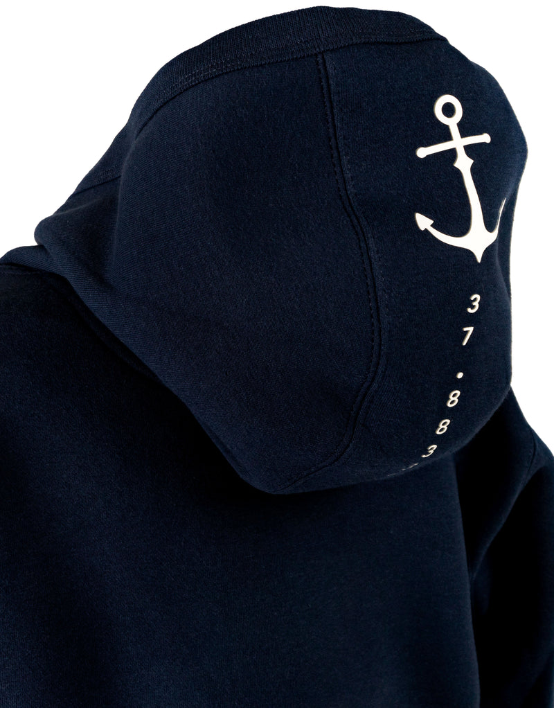 Your weekend just got a little better. Meet the Oi Captain Algarve classic fit hoodie.  Created from a cotton blend for instant comfy weekend vibes, crossover hood opening with rib trim applied to edge. Double-needle stitching at shoulder, neck, waistband & cuffs and a handy kangaroo pocket.