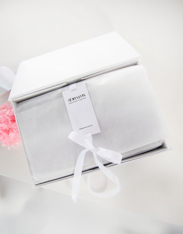 23Dreams small white magnetic V flap lid | curated gift box