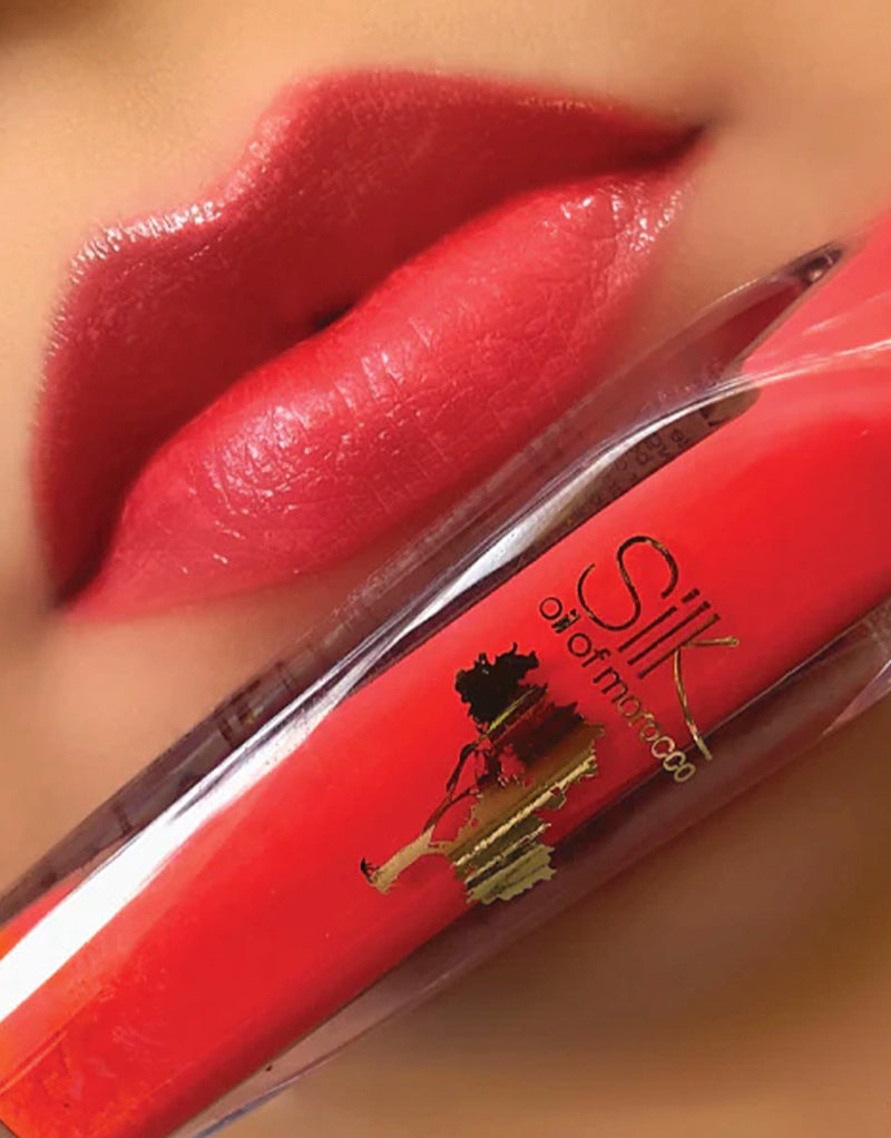 Silk Oil of Morocco’s creamy Argan Vegan Lip Stain provides intense colour and a glamours gloss-like finish hour after hour for the ultimate kissable lip.  Enhanced with Cold Pressed Certified Organic Argan Oil to promote soft and hydrated lips, this lightweight and highly-pigmented Lip Stain glides on effortlessly and provides luscious colour suitable for every occasion.