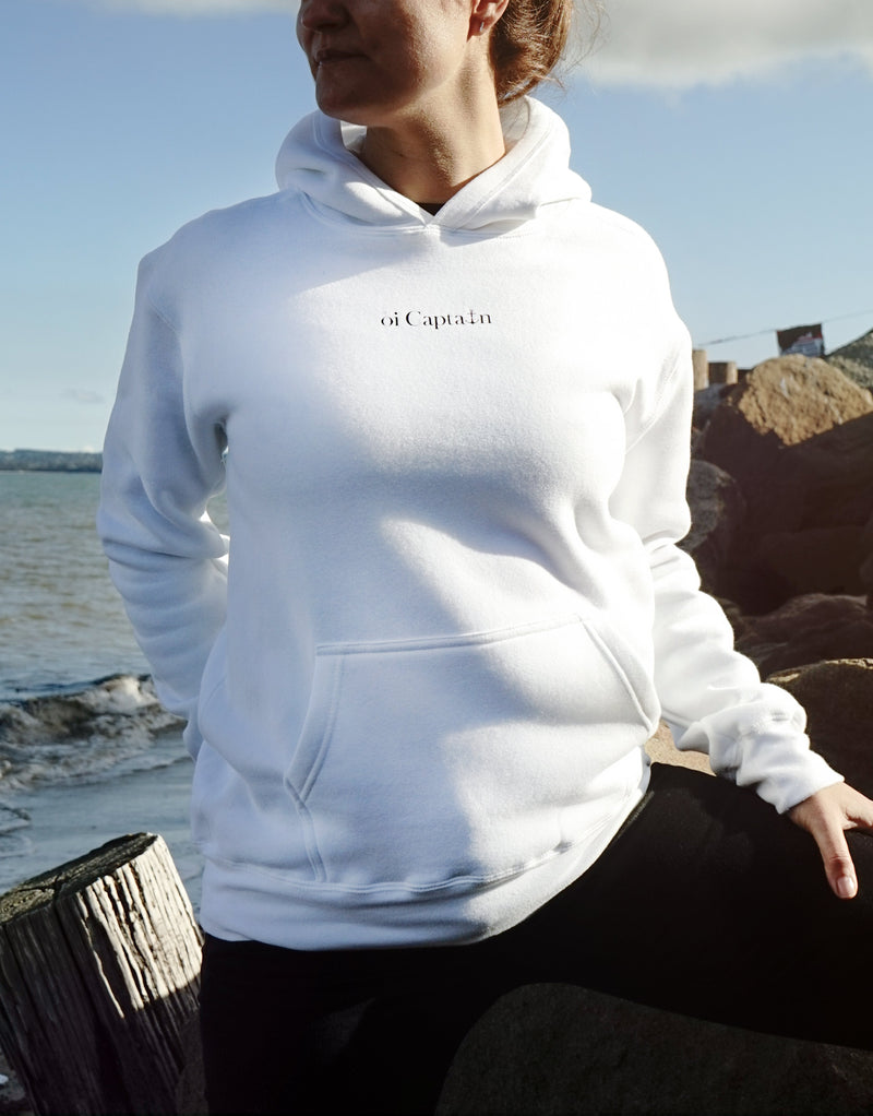 Your weekend just got a little better. Meet the Oi Captain Algarve classic fit hoodie.  Created from a cotton blend for instant comfy weekend vibes, crossover hood opening with rib trim applied to edge. Double-needle stitching at shoulder, neck, waistband & cuffs and a handy kangaroo pocket.